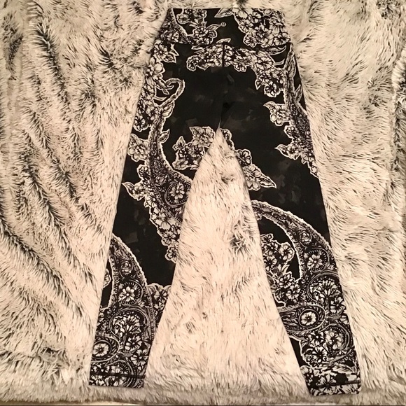 lululemon athletica Pants - Lululemon Wunder Under floral leggings